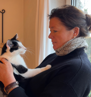 Frau mit Katze